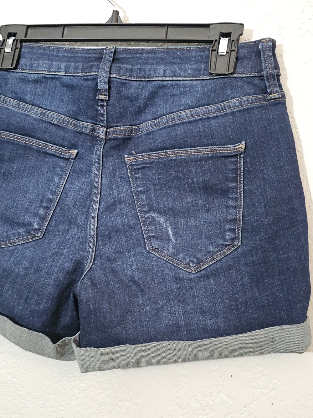 NWOT Universal Thread High Rise Midi Distressed Cuffed Denim Shorts Womens 4/27 - Picture 3 of 7